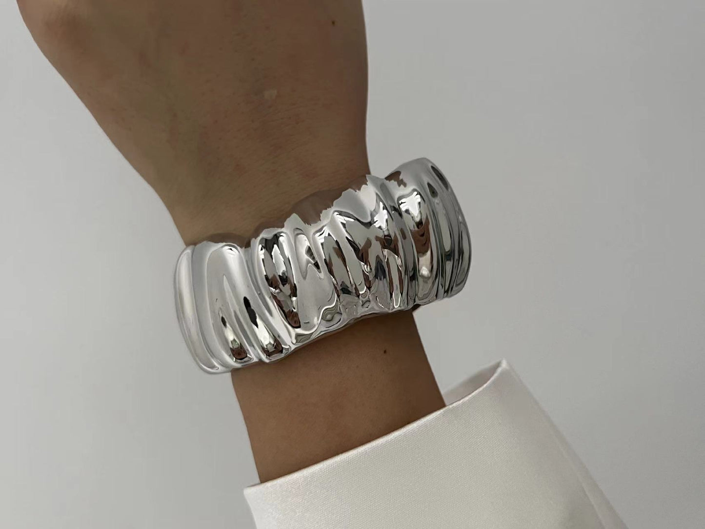Gleam Cuff