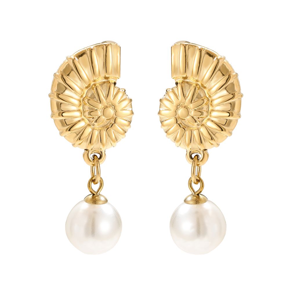 Snail with pearl Ohrring
