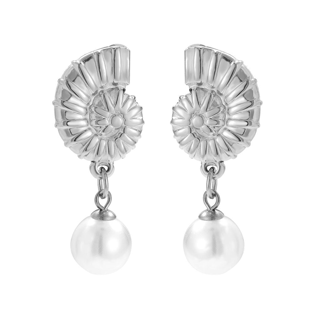 Snail with pearl Ohrring